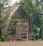 De zijkant, gezien vanaf de overkant van het graanakkertje
<br/>
Richard Keijzer, 2014-08-07